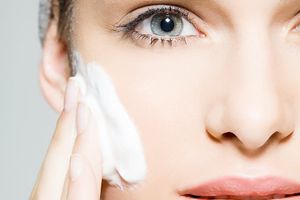 Як правильно очищувати шкіру обличчя?