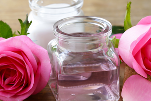 Розовая вода (гидролат розы) в косметологии